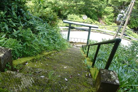箱根町・駒形神社の急な石段
