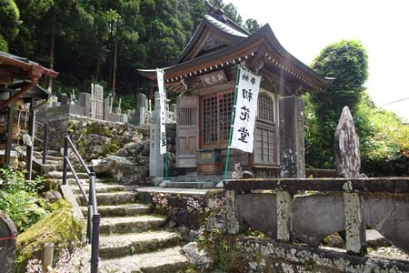 箱根町・鎖雲寺の初花堂