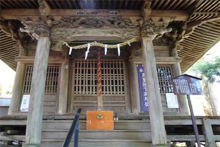 箱根町・駒形神社の拝殿
