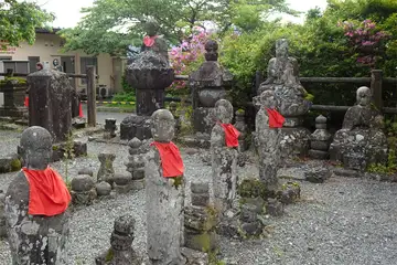賽ノ河原に石仏