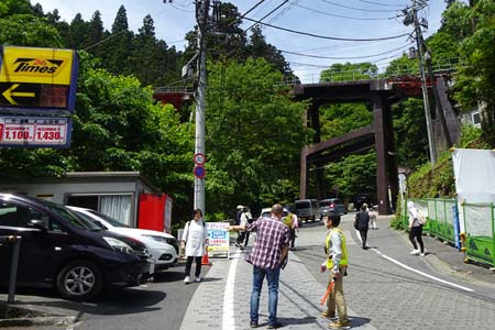 御岳山からロックガーデン・滝本駅の駐車場は満車