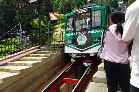 御岳山からロックガーデン・ケーブルカーは連続運転
