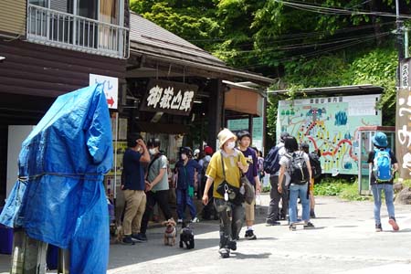 御岳山からロックガーデン・ケーブルカーの御岳山駅