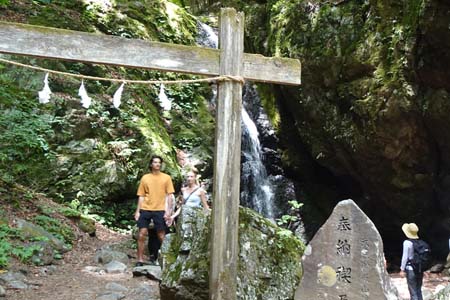 御岳山からロックガーデン・綾広の滝は禊の行場