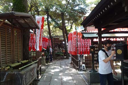 東京都港区・豊川稲荷に奉納旗