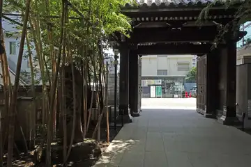 梅窓院の山門