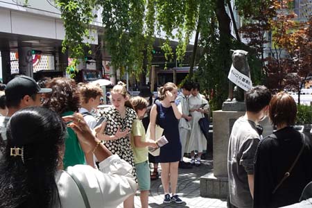 東京都渋谷区・渋谷駅の忠犬八公の前