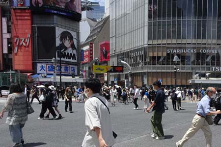 東京都渋谷区・渋谷駅のスクランブル歩道