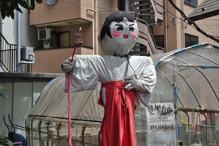 東京都目黒区・上目黒氷川神社に巫女さん
