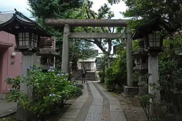 東京都世田谷区・池尻稲荷神社の参道