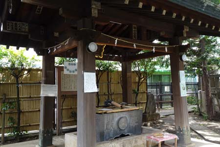 東京都世田谷区・池尻稲荷神社の手水舎