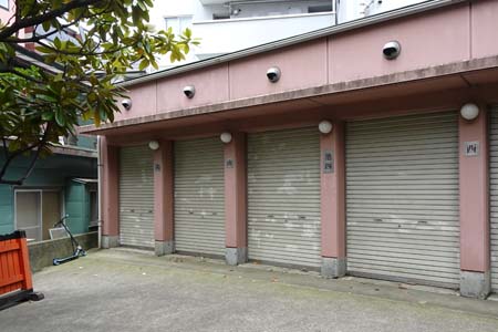 東京都世田谷区・池尻稲荷神社の神輿蔵