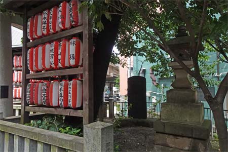 東京都世田谷区・池尻稲荷神社の石塔