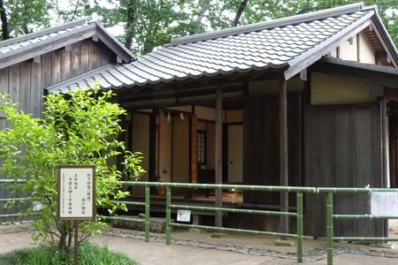 東京都世田谷区・松陰神社に松下村塾のレプリカ