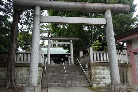 東京都世田谷区・用賀神社の鳥居