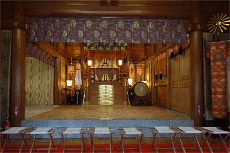 東京都世田谷区・用賀神社の拝殿