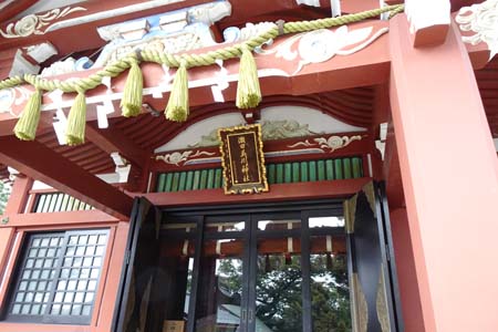 東京都世田谷区・瀬田玉川神社の拝殿に神額