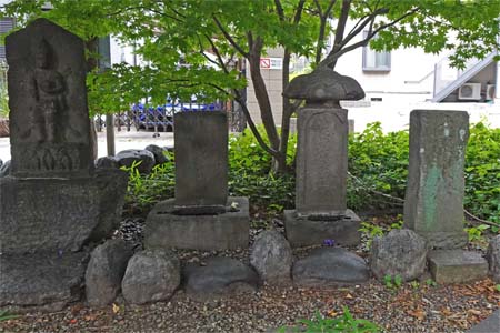 東京都世田谷区・浄真寺の石仏と庚申塔
