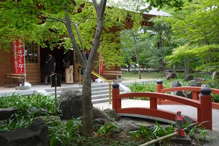 東京都世田谷区・浄真寺の閻魔堂前に三途の川