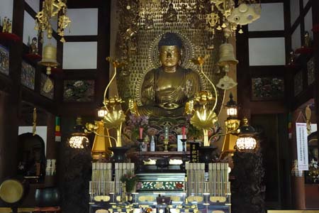 東京都世田谷区・浄真寺の本堂に釈迦牟尼佛