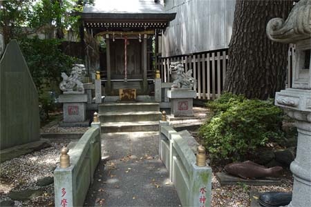 東京都世田谷区・六所神社の水神社