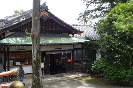 東京都世田谷区・六所神社の社務所