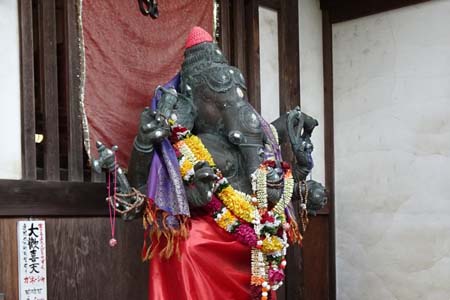 東京都世田谷区・善養寺にインドの神ガネーシャ