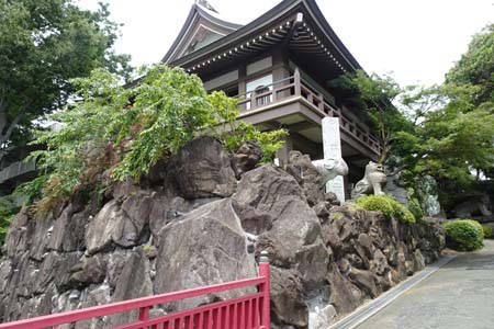 東京都世田谷区・丸子川にかかる大日橋を渡り