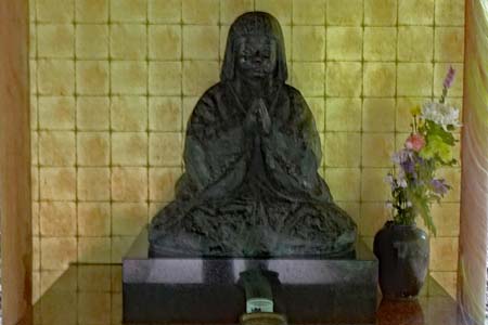東京都世田谷区・等々力渓谷の稚児大師堂