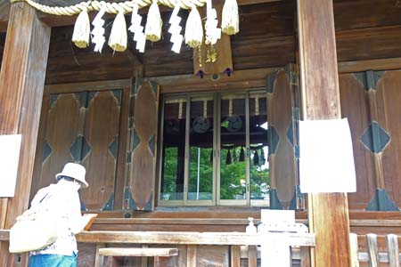 東京都世田谷区・玉川神社の拝殿