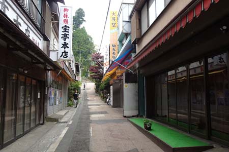 大岳山・御嶽神社の土産物屋は定休日