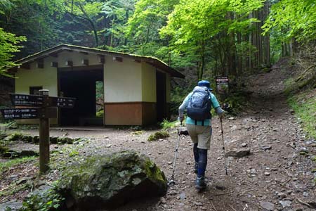 大岳山・ロックガーデン入口の東屋
