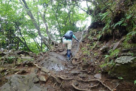 大岳山・小さな鎖場