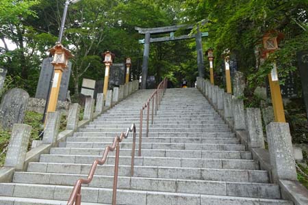大岳山・御嶽山神社の石段