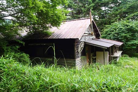 大菩薩峠・廃屋となった富士見山荘