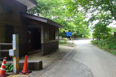 大菩薩峠・上日川峠は車も少なくなっていました