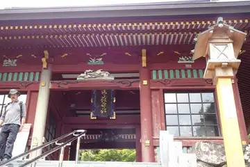 御嶽山神社の隋身門