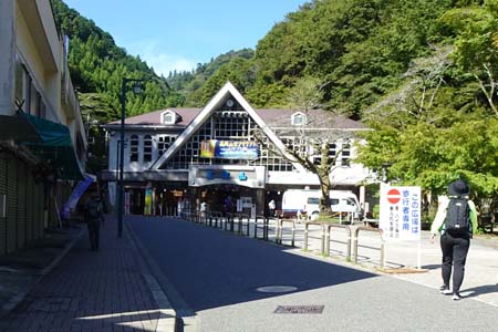 高尾山・ケーブルカーの清滝駅
