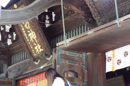 川崎市高津区・溝の口神社の拝殿に神額