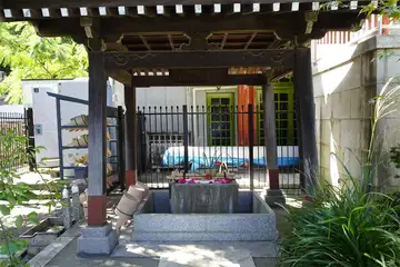 宗隆寺の水屋に花手水