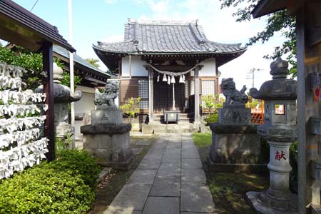 横浜市青葉区・医薬神社の拝殿