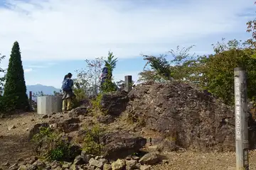 日の出山の山頂