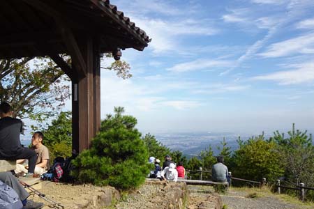 日の出山・東屋からは都心の展望
