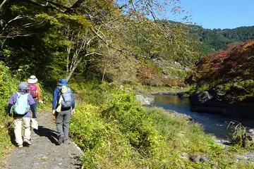 御岳渓谷・緩やかに下る遊歩道