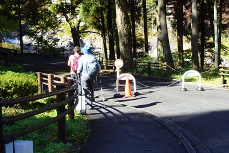 御岳渓谷・玉堂美術館へと下って行きます