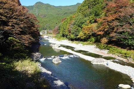 御岳渓谷・川には釣り堀などもあるようです