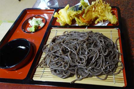 御岳渓谷・黒そばの野菜天ぷら