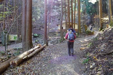 上高岩山・ロックガーデン入口の東屋