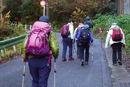小仏城山から高尾山・小仏バス停から舗装道路歩き