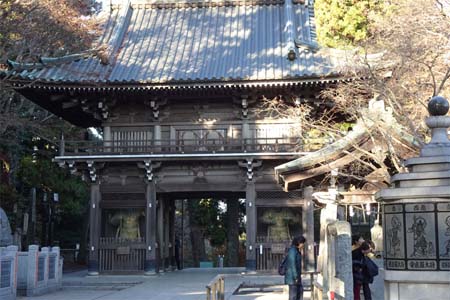 小仏城山から高尾山・薬王院の四天王門